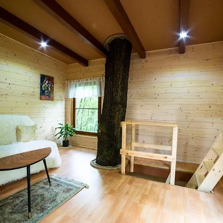 Lodge Treehouse *